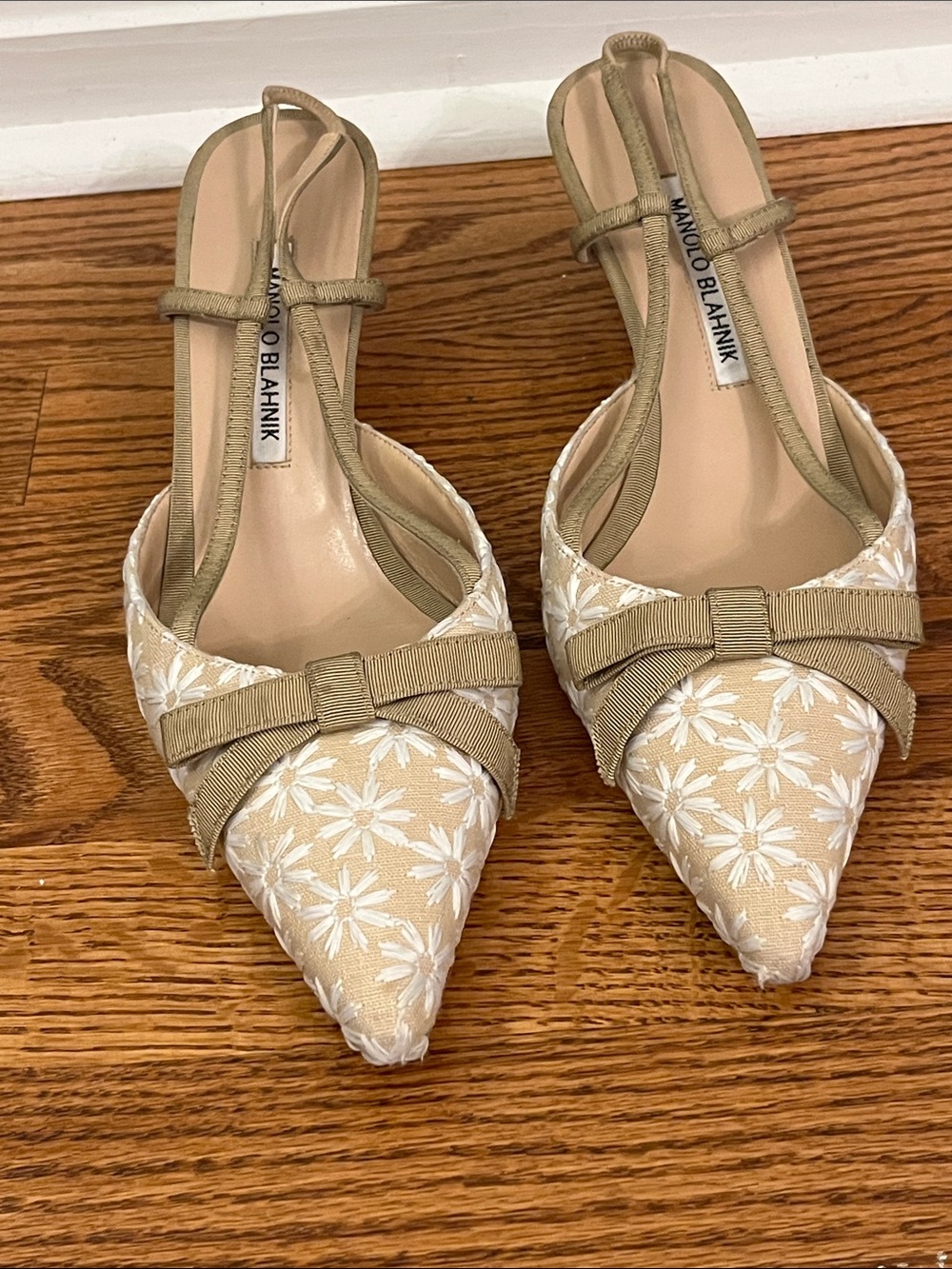 Manolo Blahnik canvas floral print slingback pumps EU 39.5